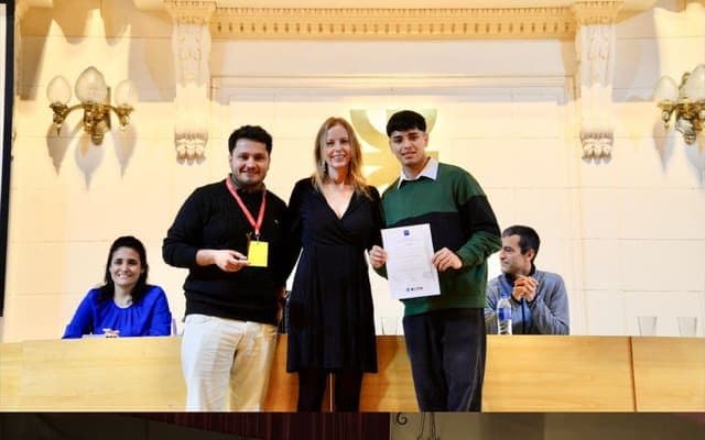 Entrega de reconocimiento a Sentinel